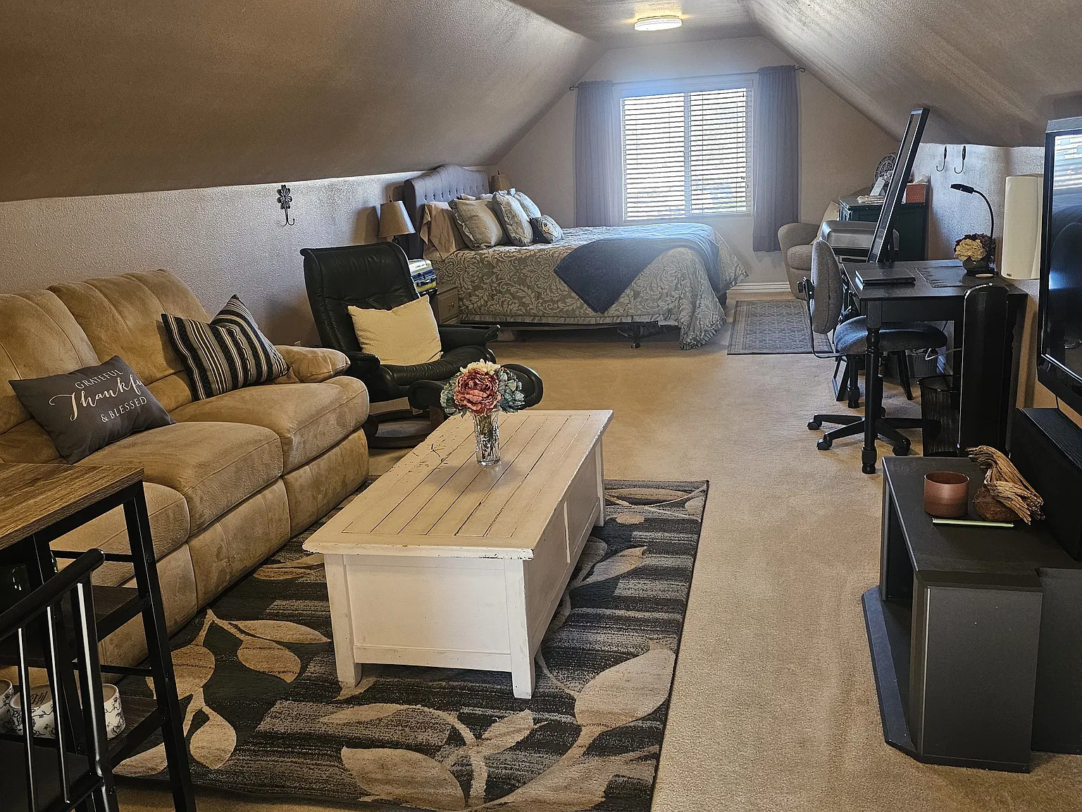 Studio, 700 sqft, $1,100 — Photo 4