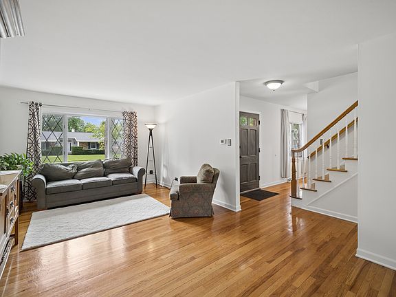 5th image of 1050 E Kitson Dr