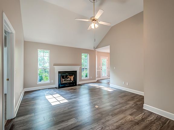 3rd image of 2319 Surrey Ln
