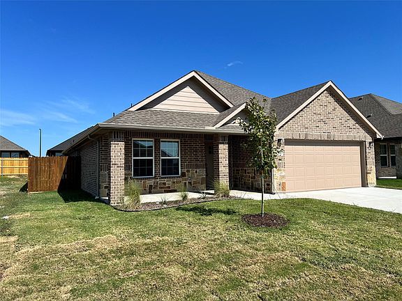 3rd image of 706 Greyson Ln