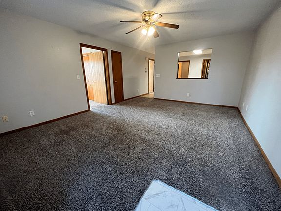 3rd image of 409 W Zeller St