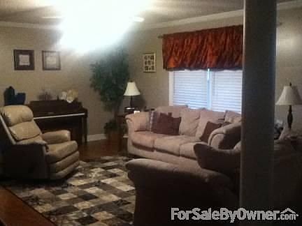 Living Room
						:
						Foyer is separated from LR with 2 lovely columns adding to the beauty of the LR