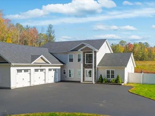 1163 Memorial Drive, Winthrop, ME 04364