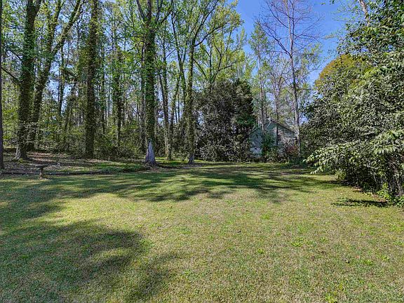 2nd image of 230 Bishopgate Rd