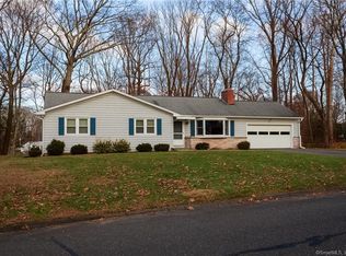 208 Tanglewood Rd, Trumbull, CT 06611