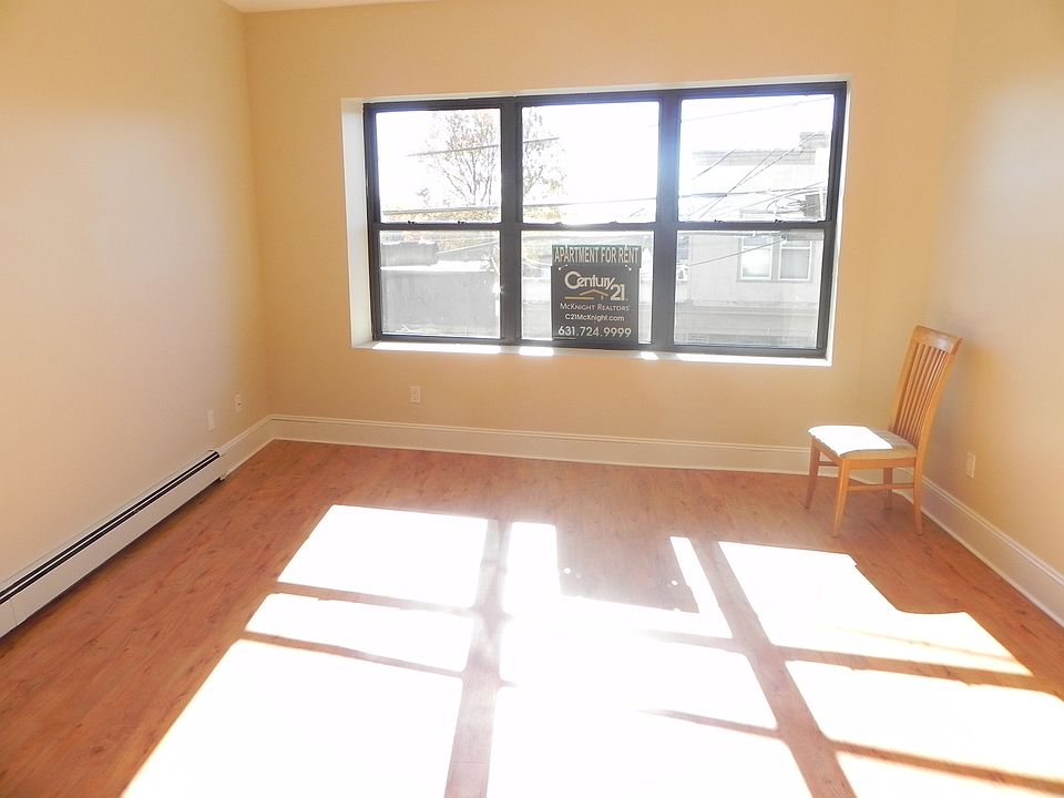 Living Room/Bedroom