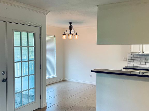 3rd image of 418 Garland Dr APT 208