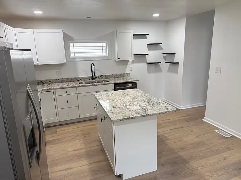1440 Lasalle Ave — Photo 2