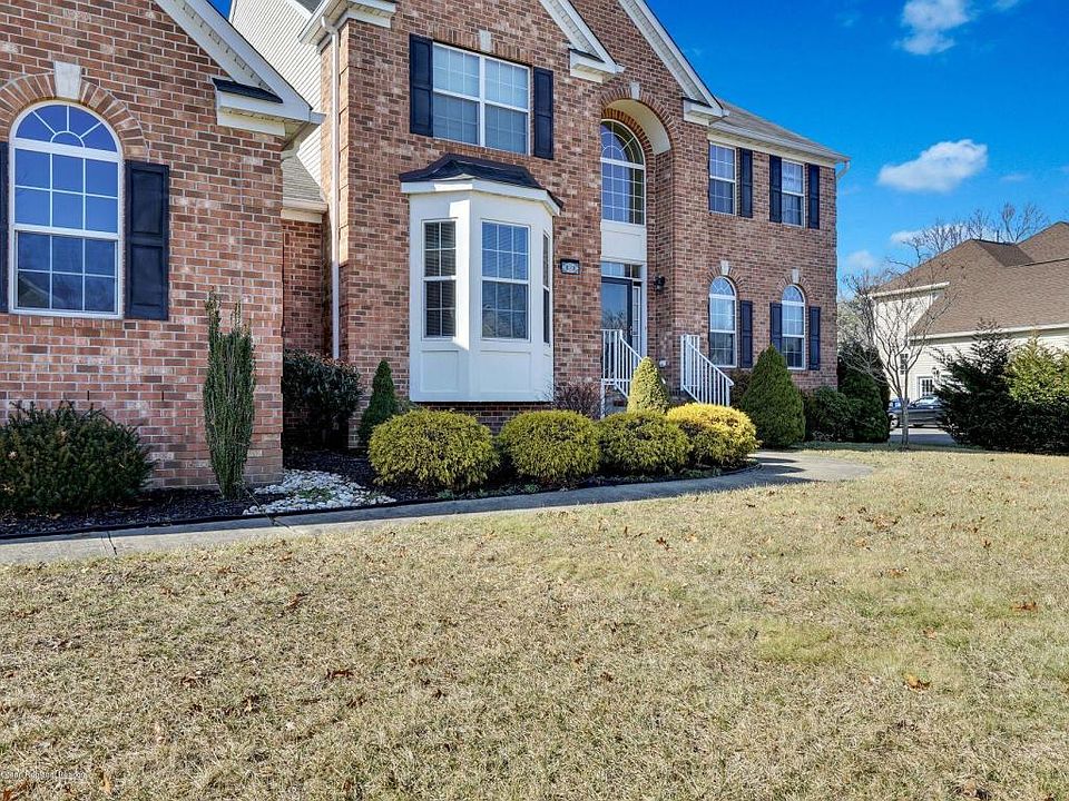 2nd image of 1818 Charlton Cir