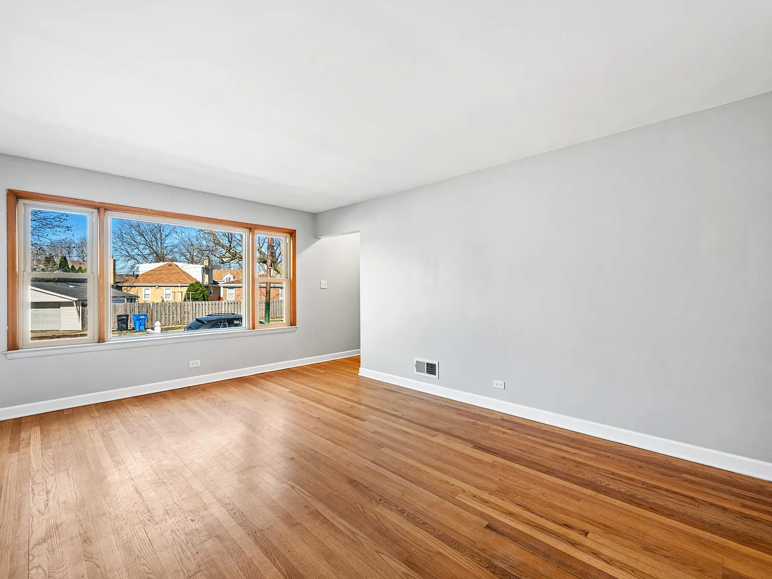 3 bed, 1300 sqft, $2,000 — Photo 3