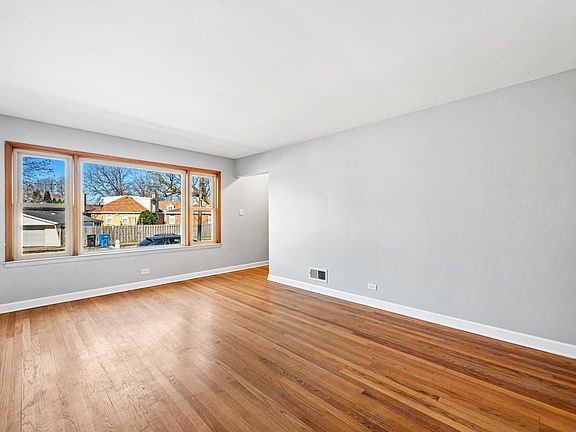 3rd image of 5861 N Nagle Ave #1