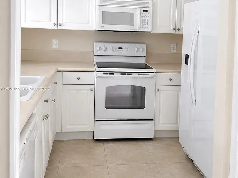 230 SE 29th Ave #1 — Photo 23