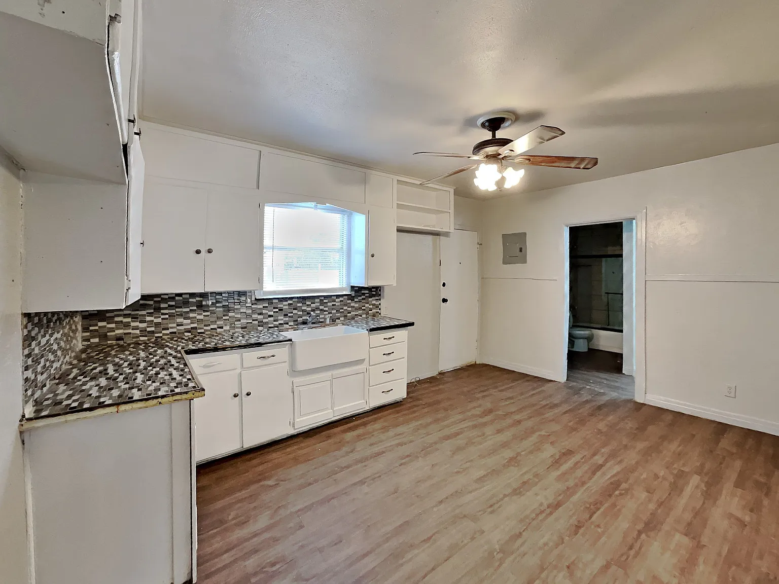 3 bed, 2.0 bath, 1023 sqft, $1,099 — Photo 4