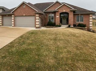 1058 Bonnie Ct, Dubuque, IA 52003
