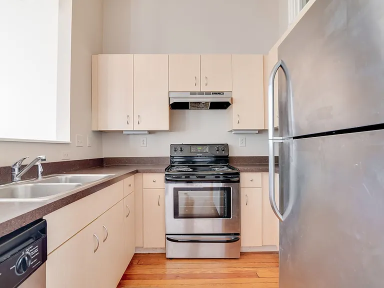 121 W Broad St — Photo 18