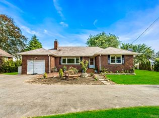 20 Maplewood Rd, Huntington Station, NY 11746