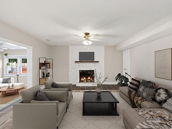 3rd image of 917 Banyan Dr