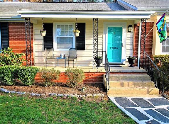 3rd image of 1805 Briardale Ln