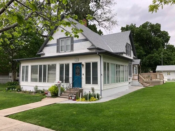 408 16th St, Gothenburg, NE 69138