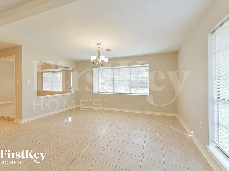 214 Oakwood Dr — Photo 5