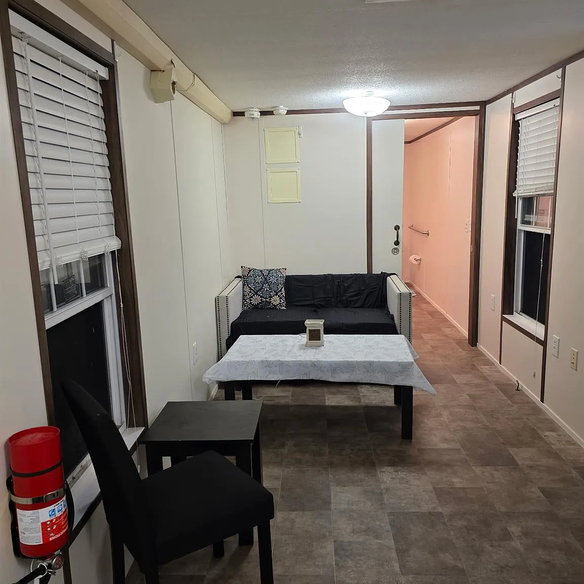 1 bed, 1.0 bath, 720 sqft, $910 — Photo 2