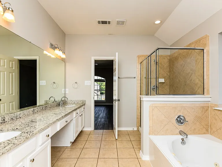 6910 Shore Breeze Ct — Photo 13