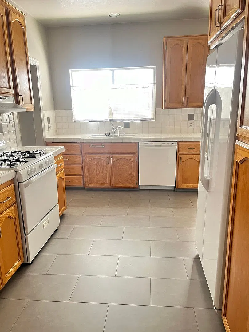 1132 S. Cardiff Avenue — Photo 3