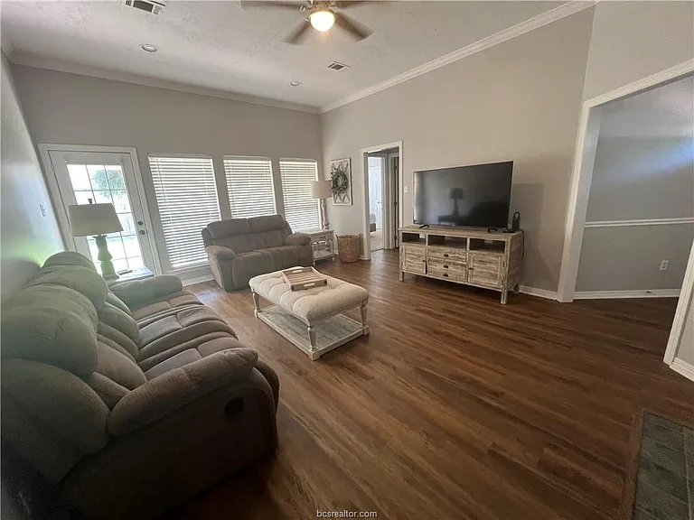 3742 Chantal Cir — Photo 6