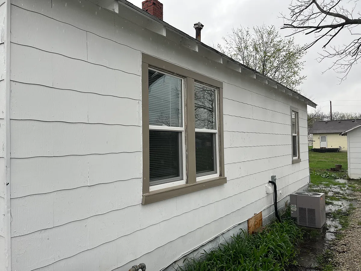 Building Photo - 305 S Olive St