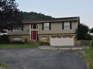 4476 8th Street Rd, Huntington, WV 25701
