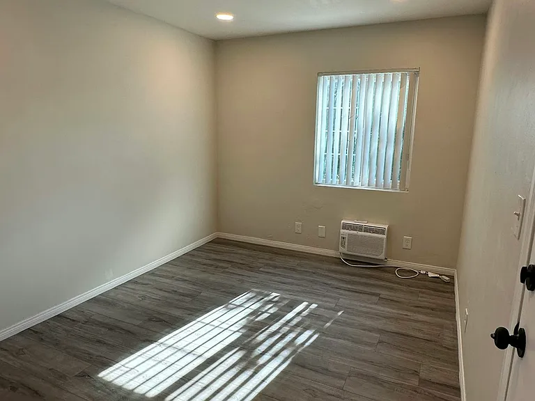 1101 Daisy Ave #2 — Photo 6