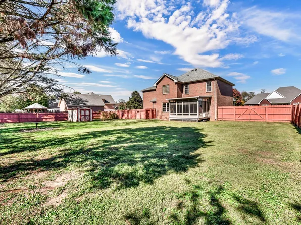 4244 N Woodstock Dr, Clarksville, TN 37040