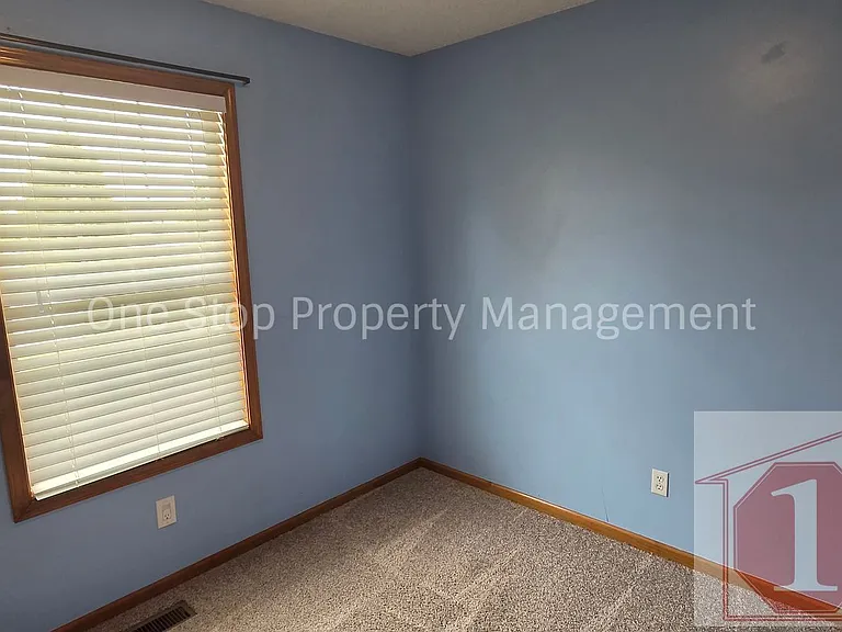 1317 S Huntington Dr — Photo 16