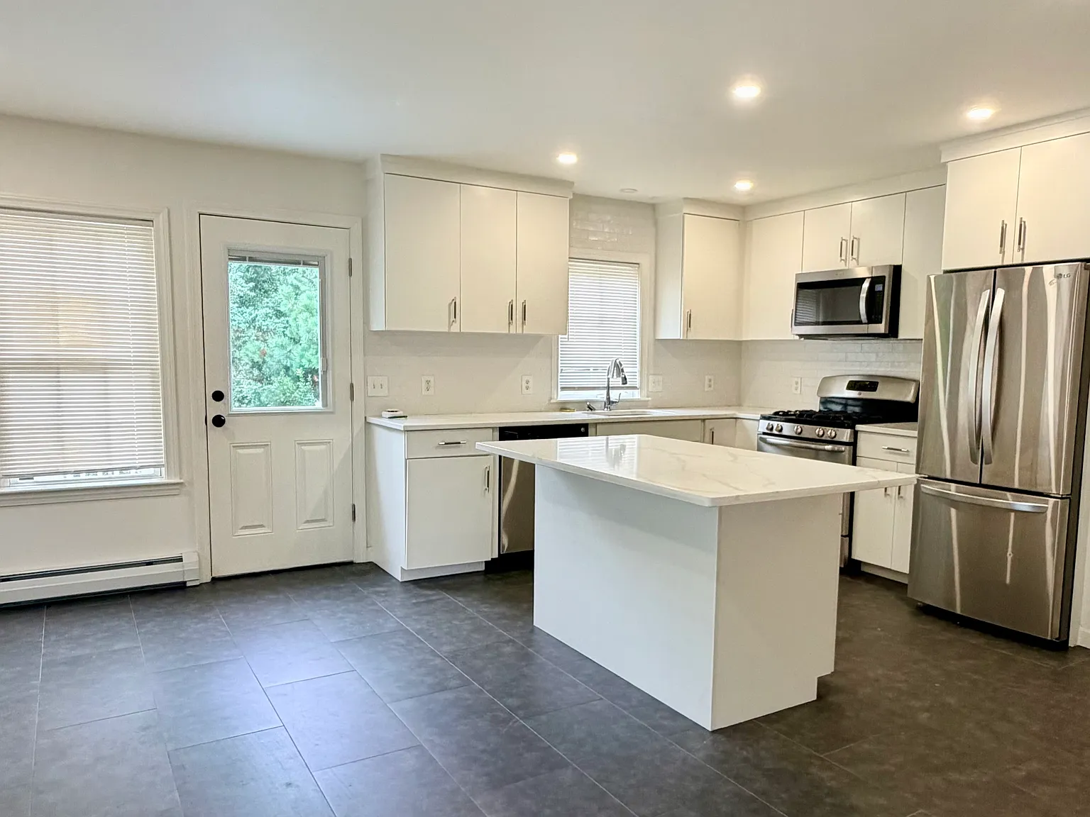 3 bed, 1398 sqft, $3,500 — Photo 3