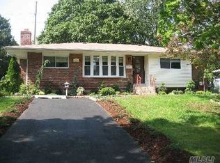 5 Copperbeech Rd, Saint James, NY 11780