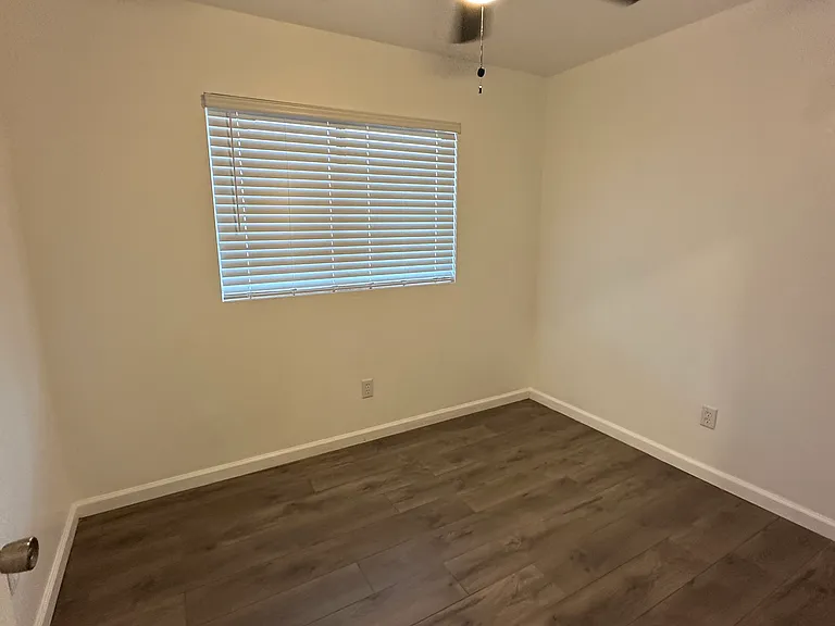 134 E Date St — Photo 10