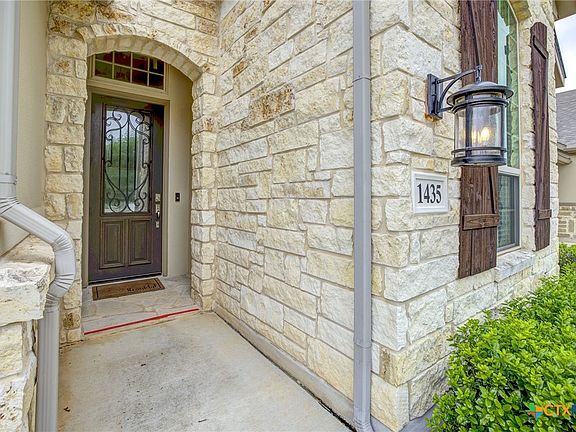 3rd image of 1435 Oaklawn Dr