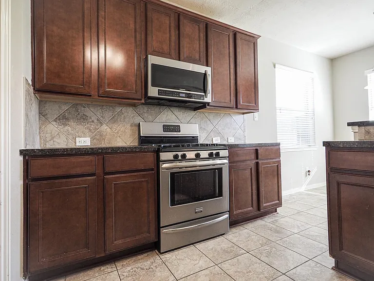 3638 Cottage Manor Ln — Photo 11