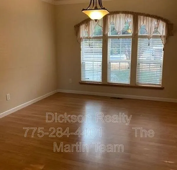 752 Divot Dr — Photo 6
