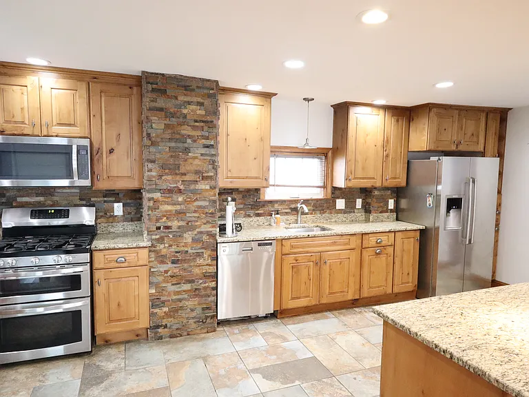 34R Rush St — Photo 1