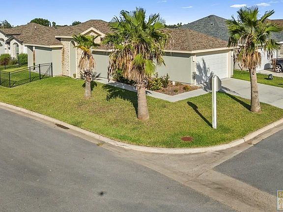 5th image of 111 Bethpage Dr
