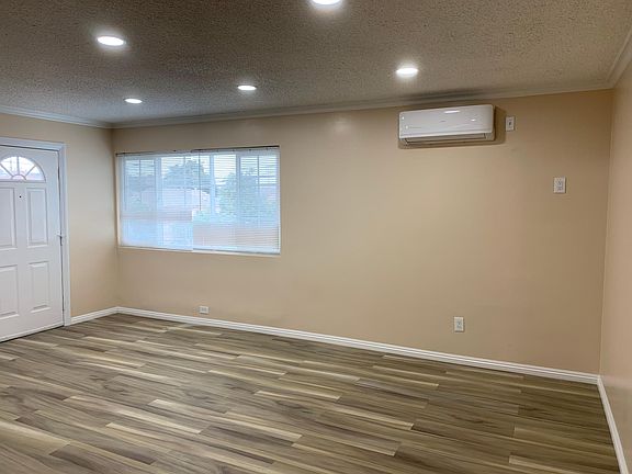 3rd image of 1944 Sichel St APT 1