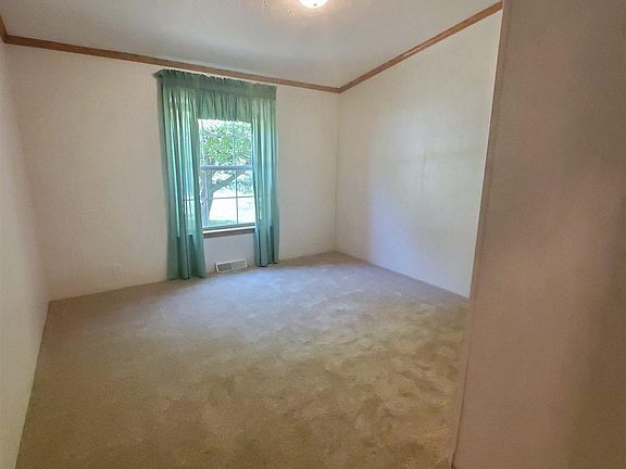 4th image of 1109 Janet Ln