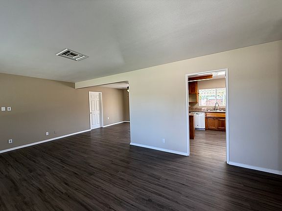 4th image of 1693 Blackwall Dr
