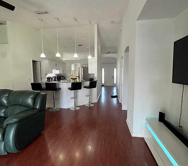 10 Lloret Pl — Photo 3