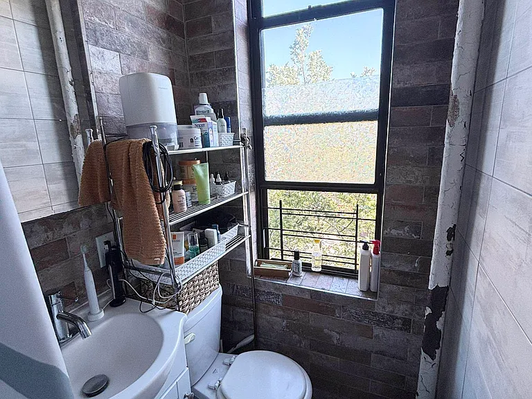 168 E 29th St #3D — Photo 10