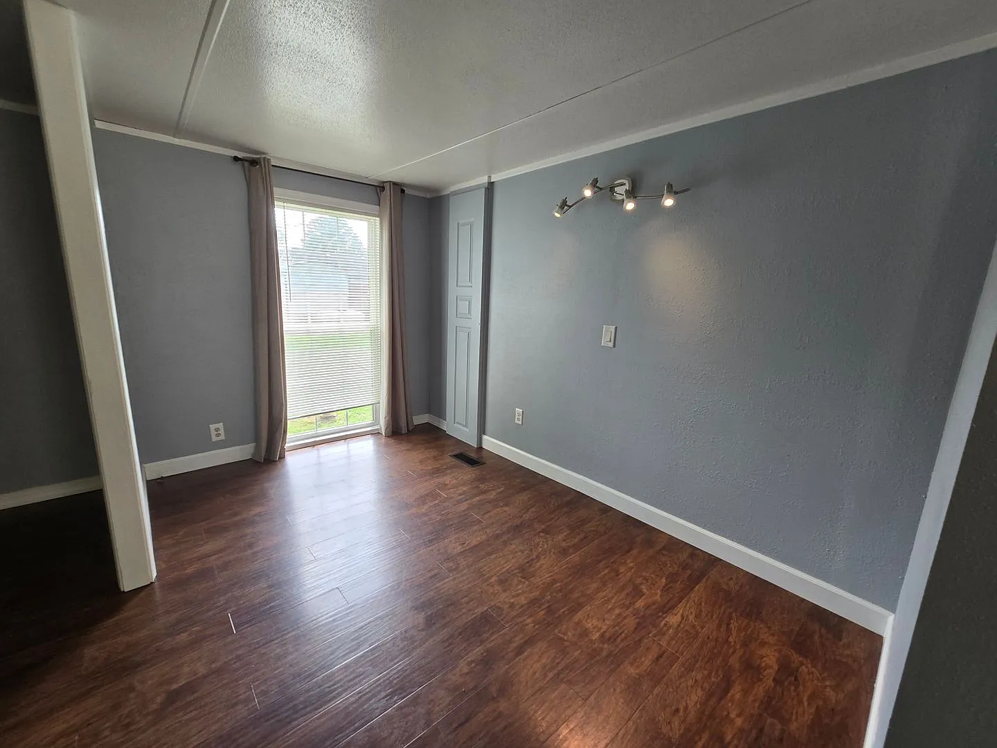 Beautifully Renovated Interior and Convenient Location — Photo 3