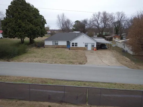 402 Phillips Ave, Huntsville, AR 72740