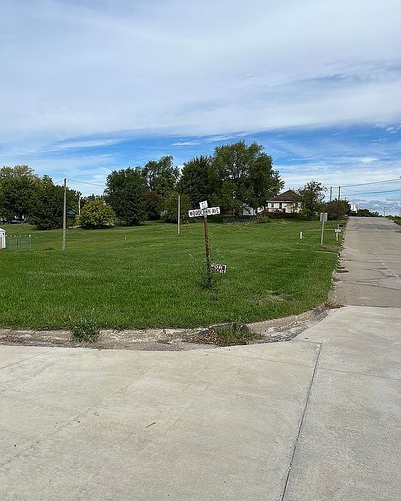 1st image of 101 Woodlawn Ave