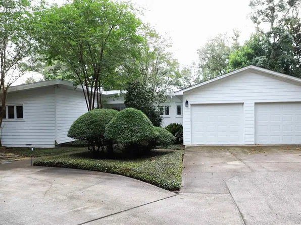 111 Highpoint Dr, Gulf Breeze, FL 32561